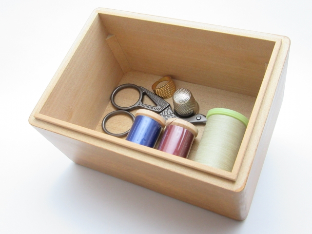 [木製]小さめサイズの裁縫箱(色:ウォルナット)