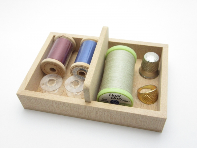 [受注制作]木製小さめサイズの裁縫箱(色:ウォルナット)